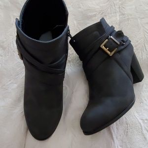 Dark Grey ankle booties 🤑bundle shoes 2 for18